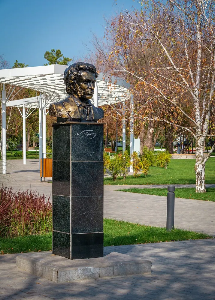 Бюст Пушкина в Темрюке
