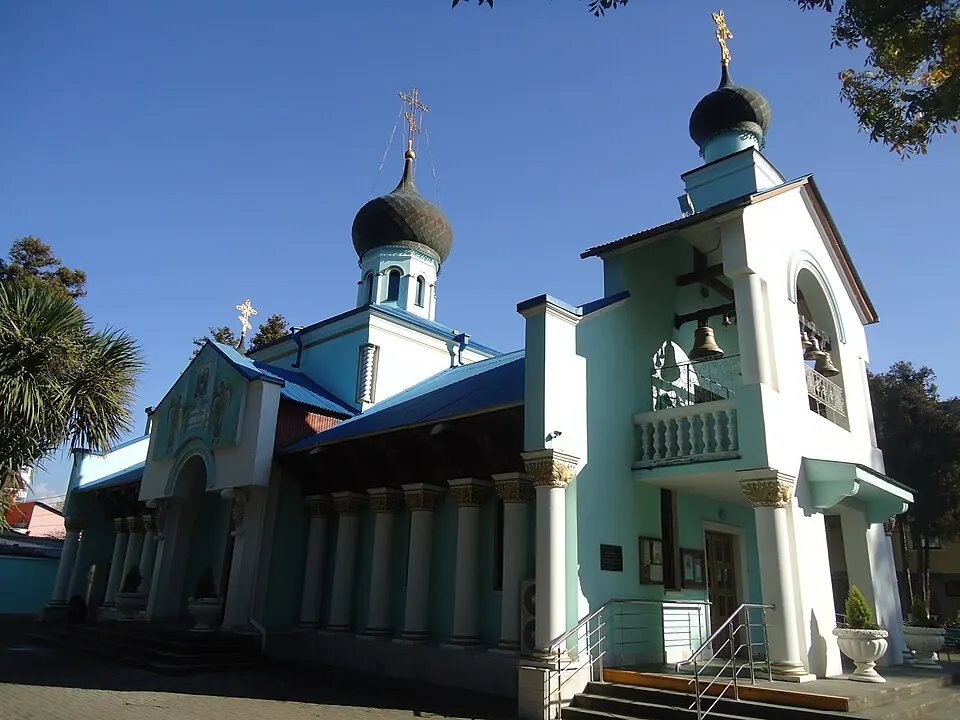 Адлер: храм, поэт и старый портопункт