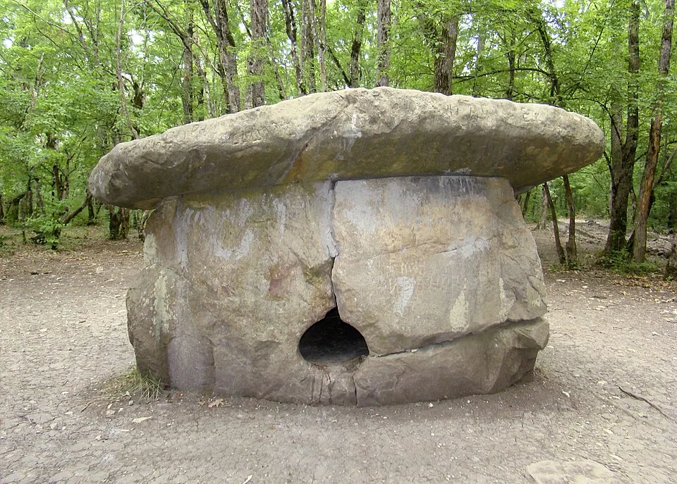 Дольмены «Мягкая щель»