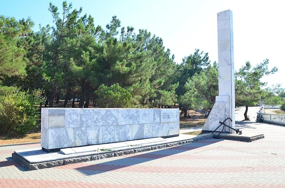 Памятник погибшим рыбакам Геленджика