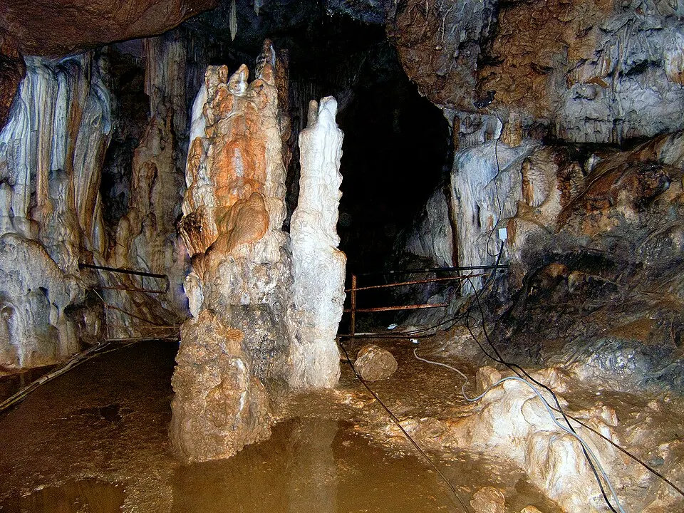 Большая Азишская пещера