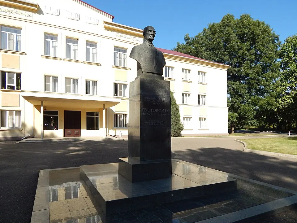 Бюст академика В.С. Пустовойта