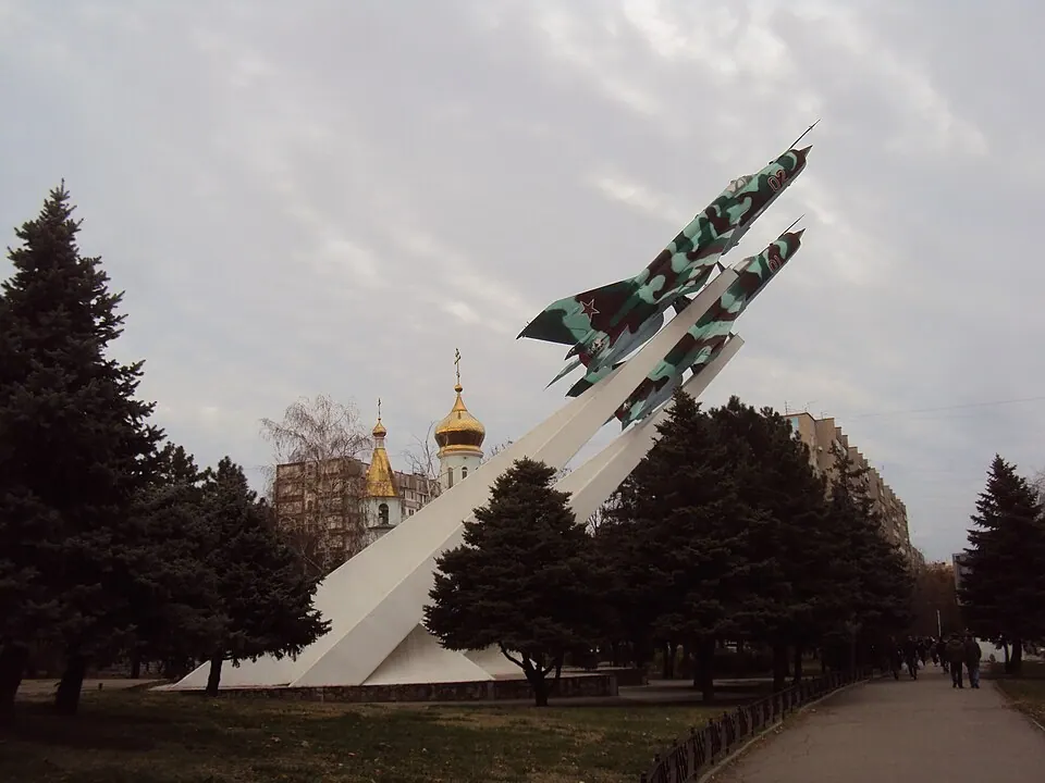 Памятник (2 самолёта МиГ) в честь защитников Кубанского неба в годы Великой Отечественной войны