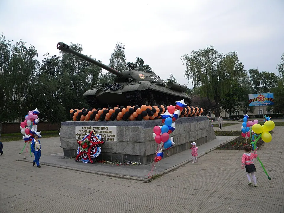 Танк ИС-3, установленный в честь 40-летия победы советского народа в Великой Отечественной войне 1941-1945 гг.