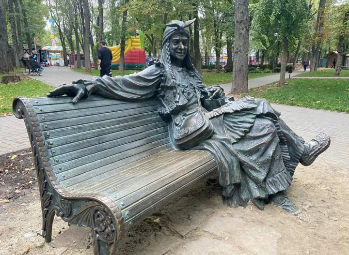 Скульптура Баба Яга
