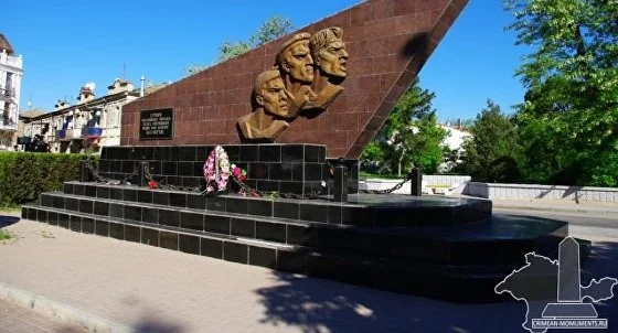 Стела в память о героях Евпаторийского десанта