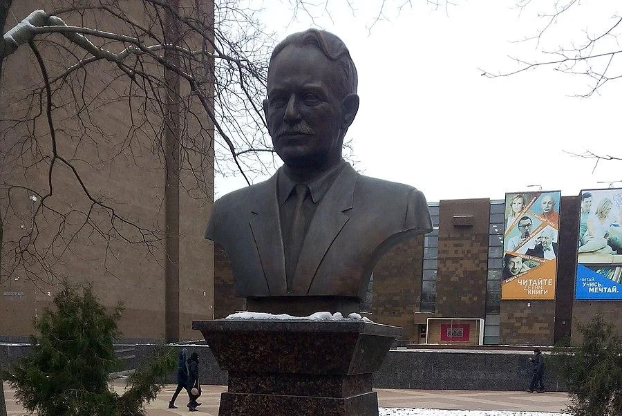Бюст М. Шолохова