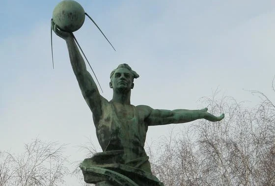 Скульптура "Спутник"