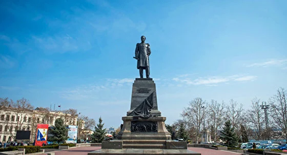 Памятник Нахимову