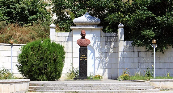 Памятник Исмаилу Гаспринскому