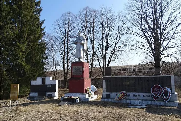 Мемориальный комплекс, посвященный воинам, павшим на фронтах Великой Отечественной войны, с. Дур-Дур  