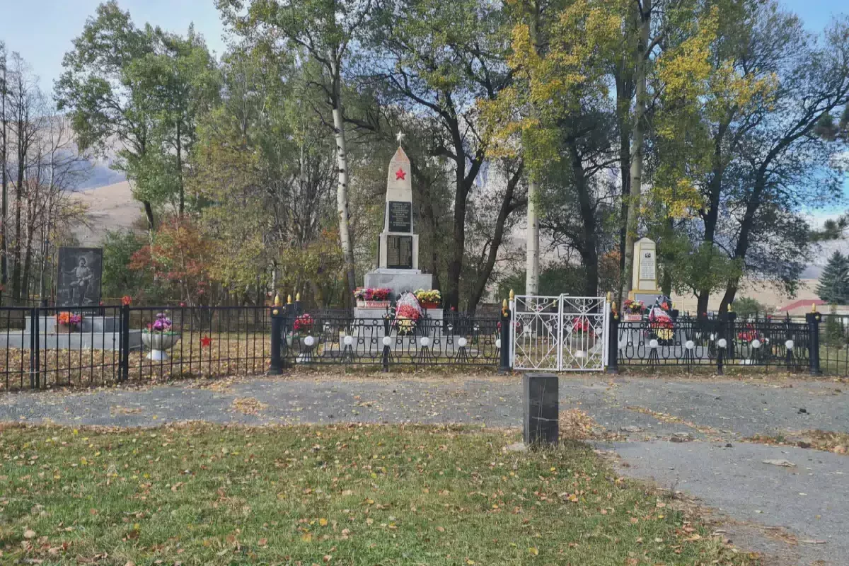 Памятник односельчанам, павшим на фронтах Великой Отечественной войны, с. Даргавс