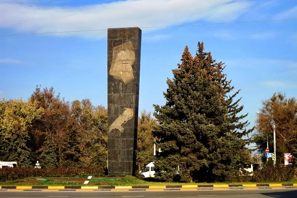 Стела комсомольцам Дона