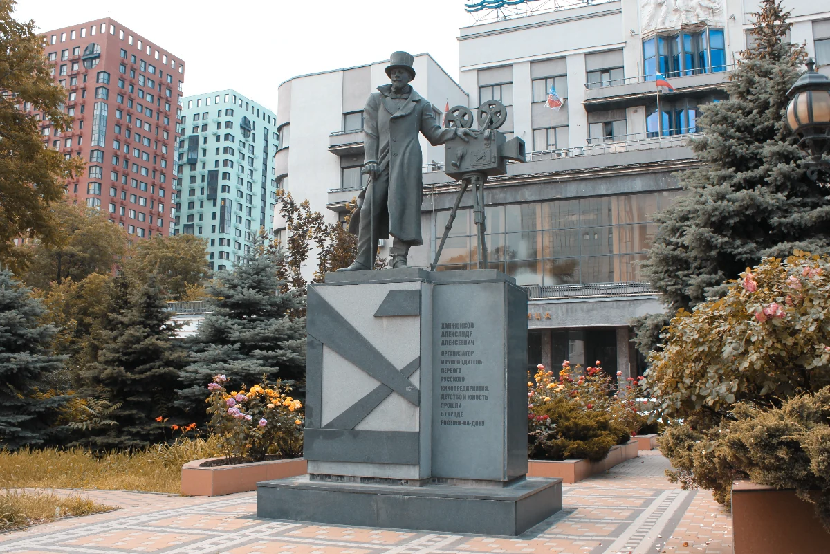 Памятник А.А. Ханжонкову