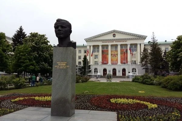 Памятник Юрию Гагарину