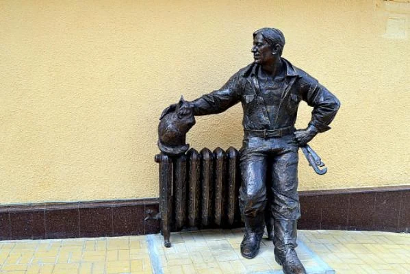 Памятник ростовскому сантехнику