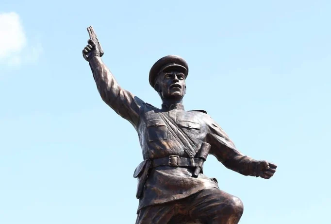 Памятник Гукасу Карапетовичу Мадояну