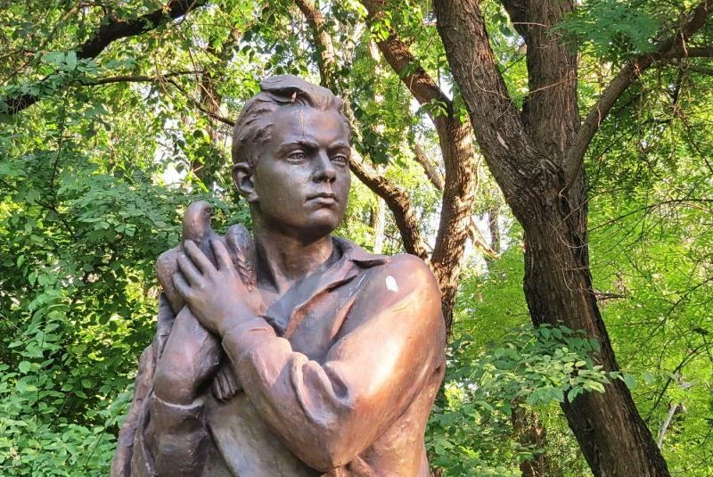 Памятник Вите Черевичкину