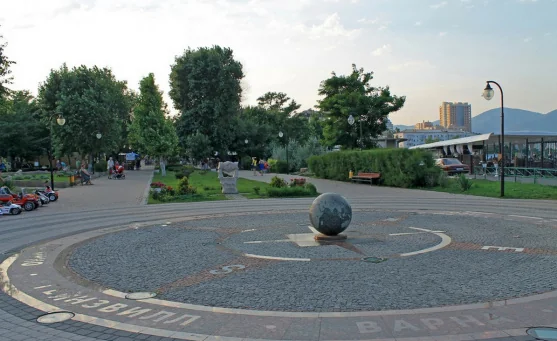 Композиция «Города-побратимы» в Новороссийске
