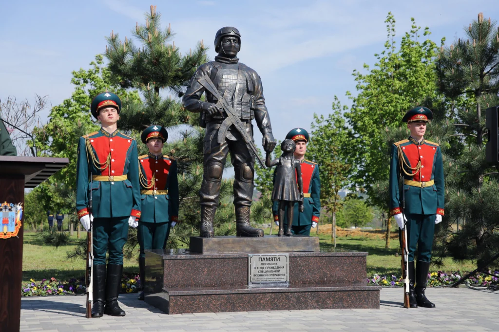 Памятник защитникам Донбасса "Во имя жизни"