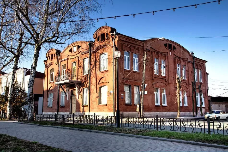 Особняк Дмитрия Ястремского, лечебница доктора Петра Митника 