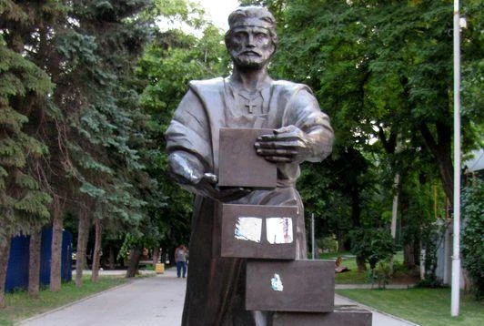 Памятник строителям-созидателям
