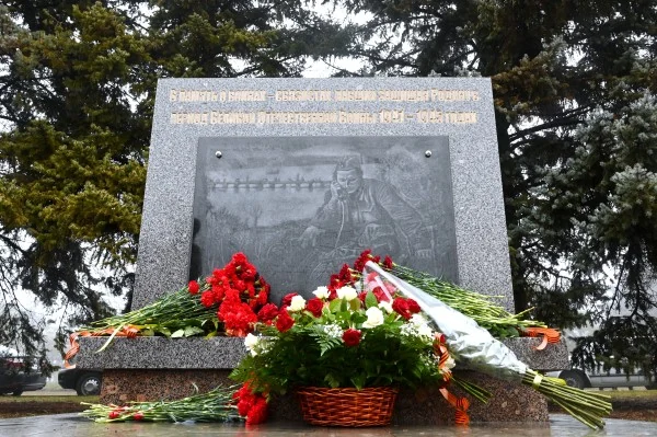 Памятный знак "Воинам связистам, павшим, защищая Родину в период Великой Отечественной Войны 1941-1945"