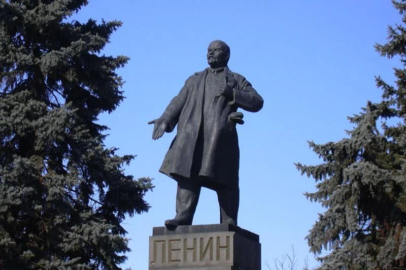Памятник Ленину
