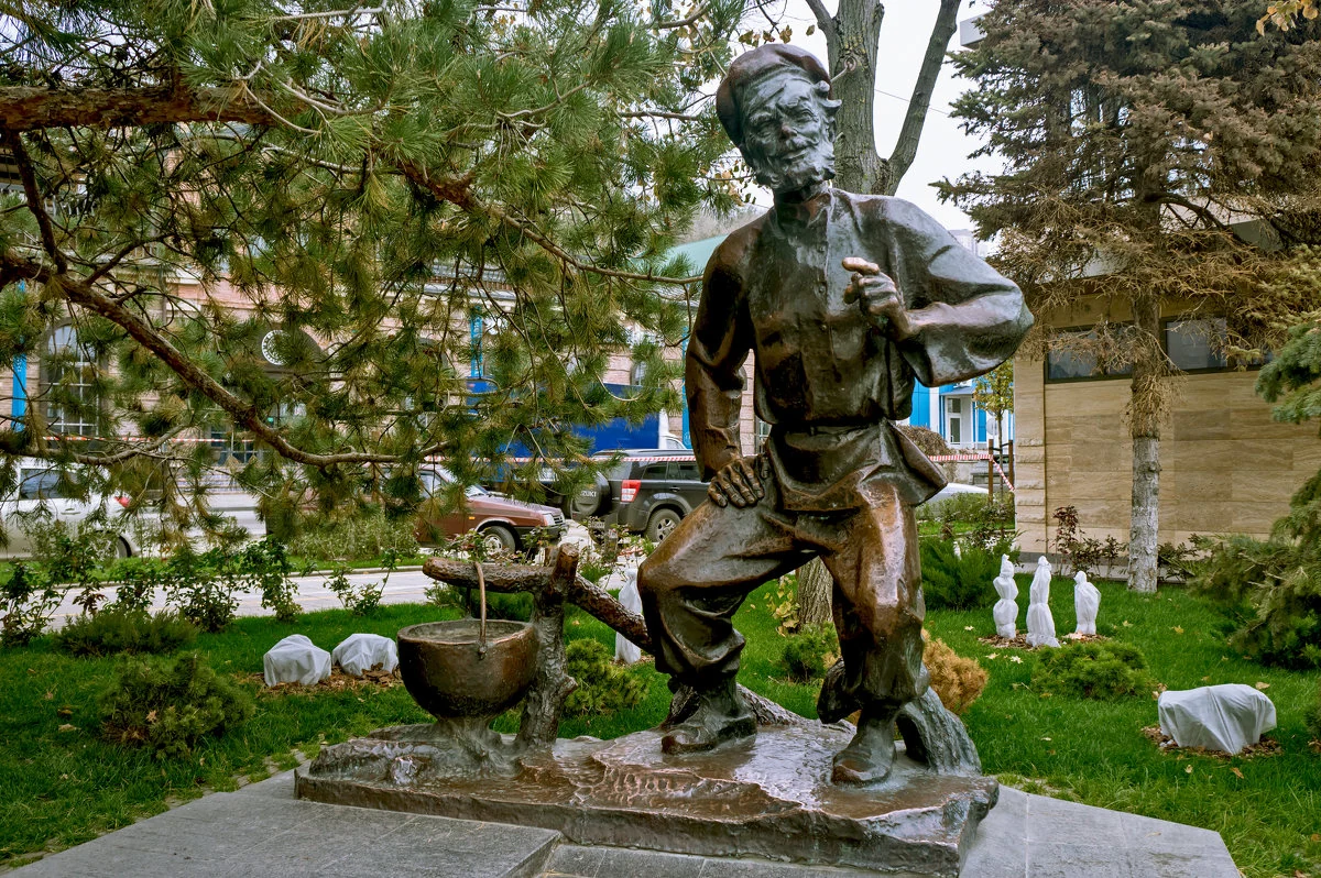 Памятники литературным героям М. А. Шолохова