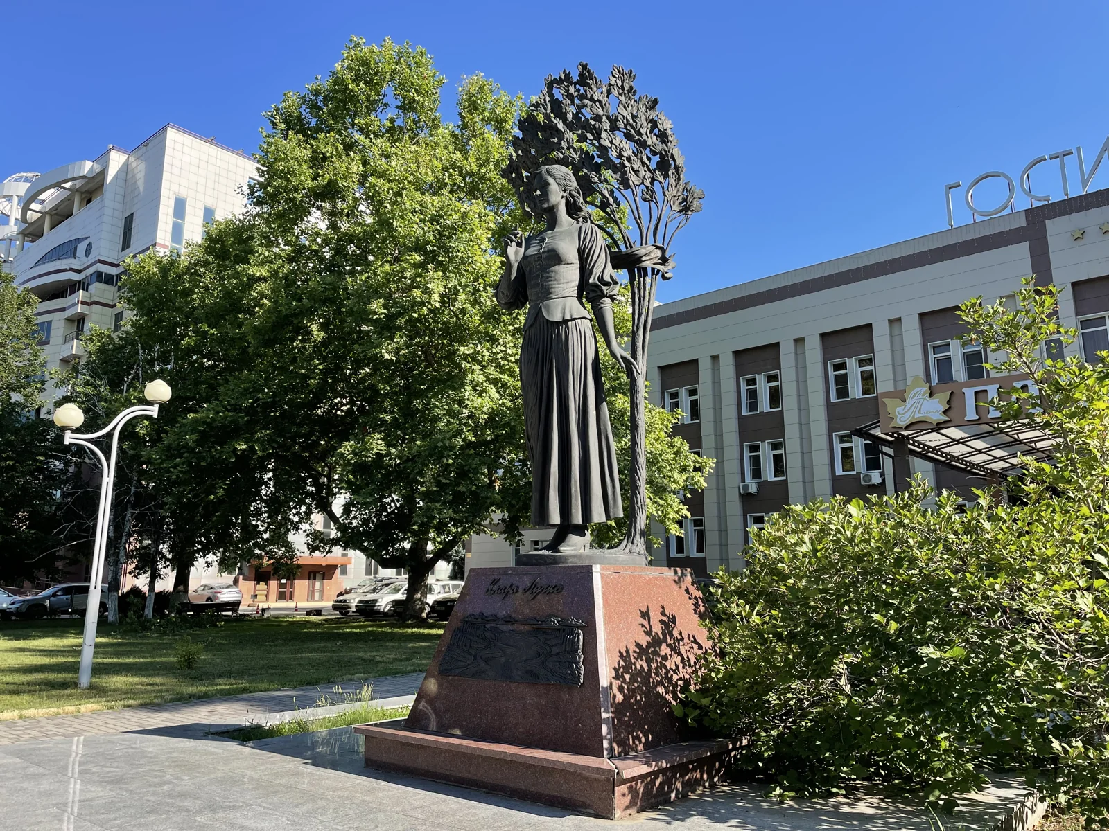 Памятник К. Лучко