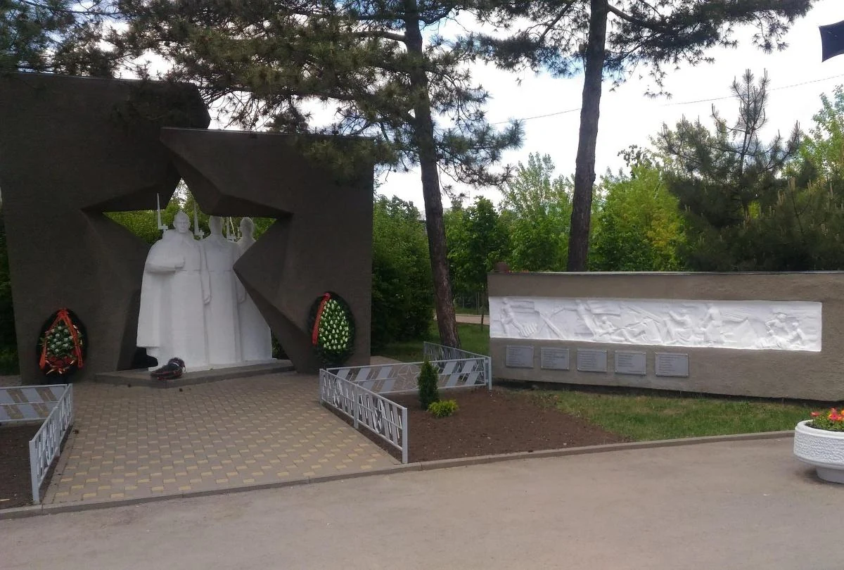 Памятник студентам и преподавателям РИСХМА, погибшим в годы Великой Отечественной войны