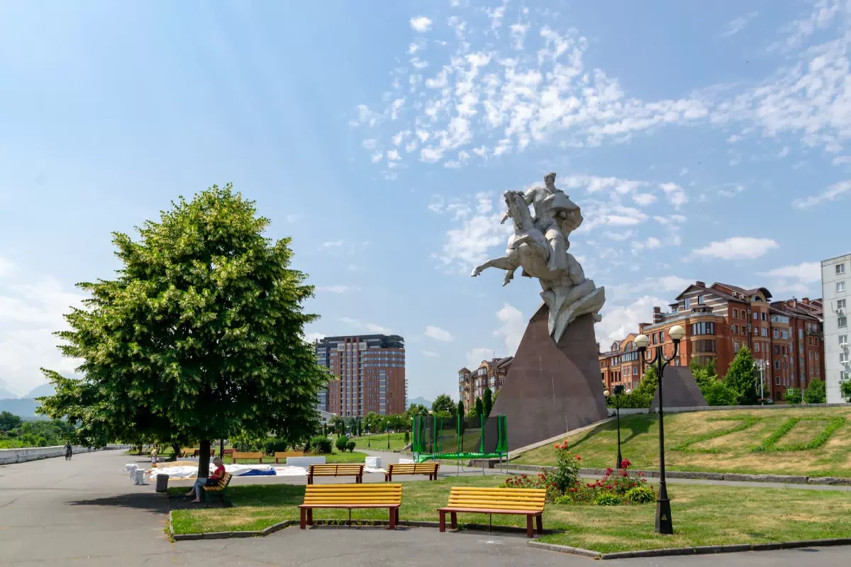 Памятник генералу Плиеву