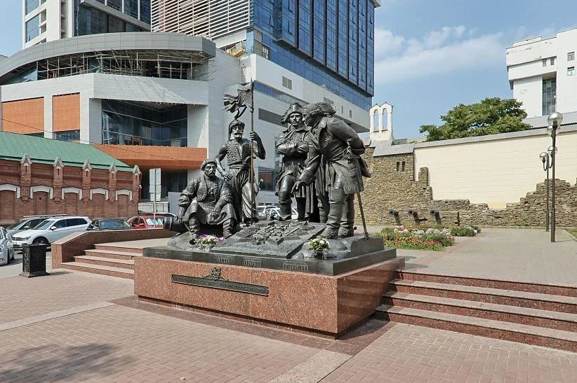 Памятник основателям крепости Св. Димитрия Ростовского