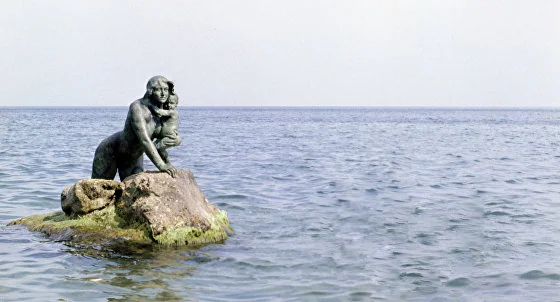 Скульптура русалки в Мисхоре