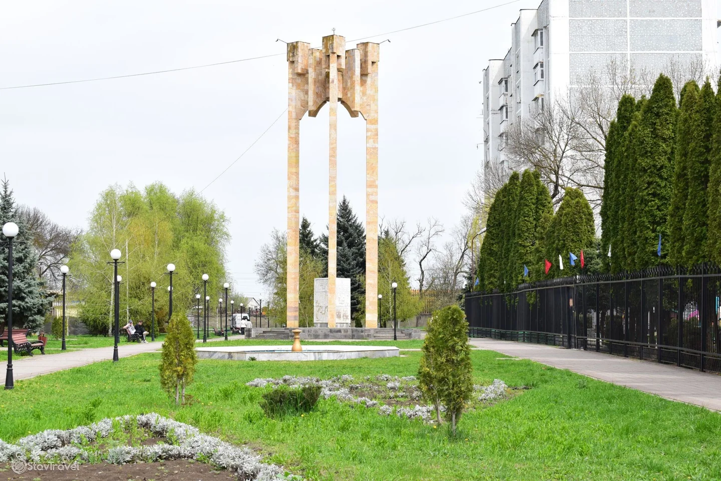 Стела в честь 200-летия подписания Георгиевского трактата