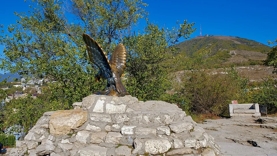 Скульптура «Орёл» на Горячей горе