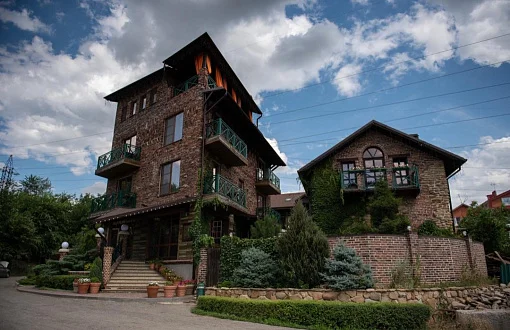 Рассл Кантри Отель 3*