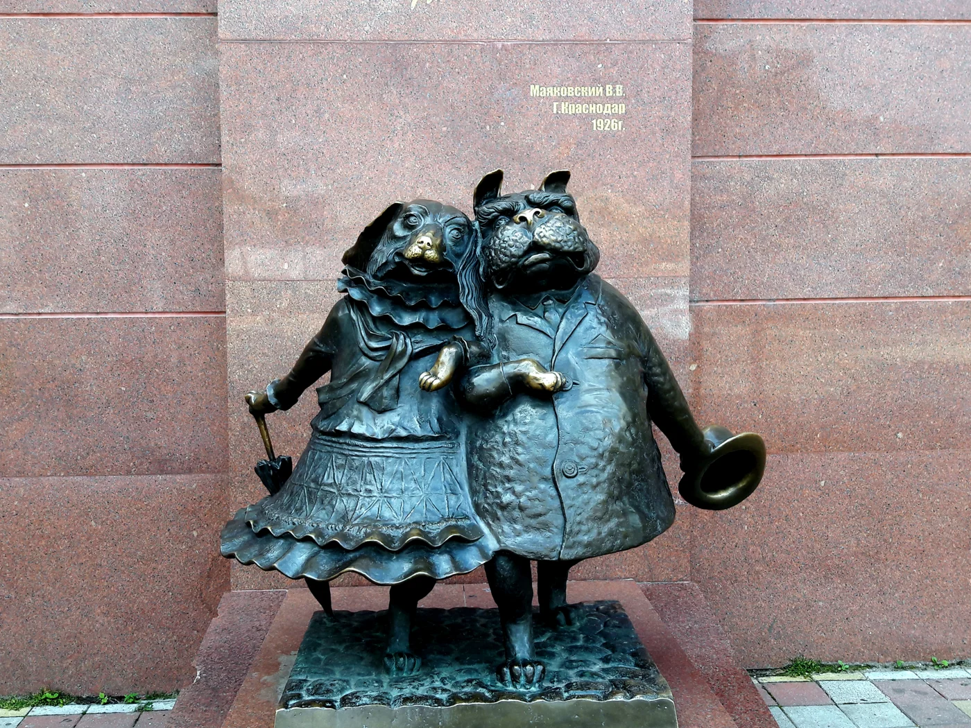 Краснодар: собачки, студенты и арка