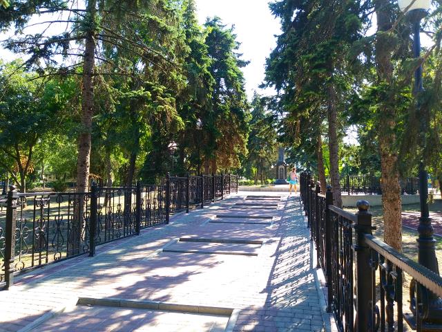 Никольский парк: тихая прогулка в центре
