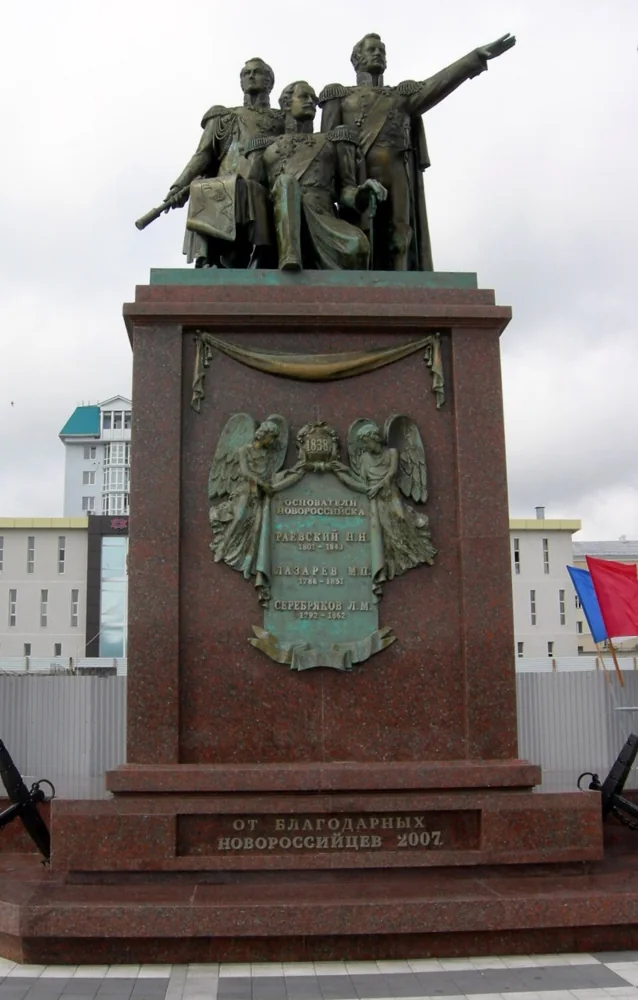 Новороссийск: Памятник основателям Новороссийска и Мемориальный ансамбль Малая земля
