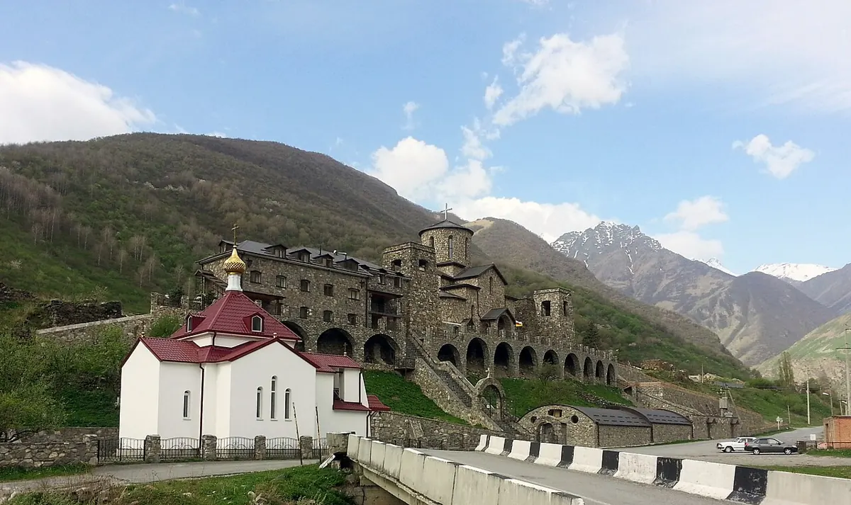 Аланский Успенский монастырь: панорама Фиагдона